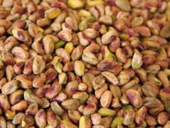 Puur natuurlijk genieten van rauwe gepelde pistachenoten of onze andere naturel noten is gezond.